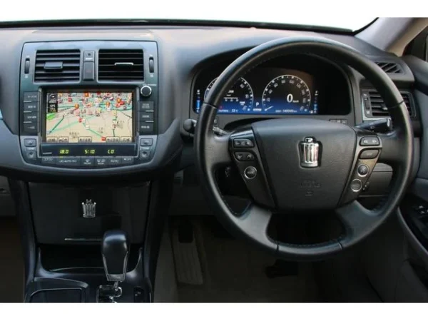 TOYOTA CROWN HYBRID - Image 8