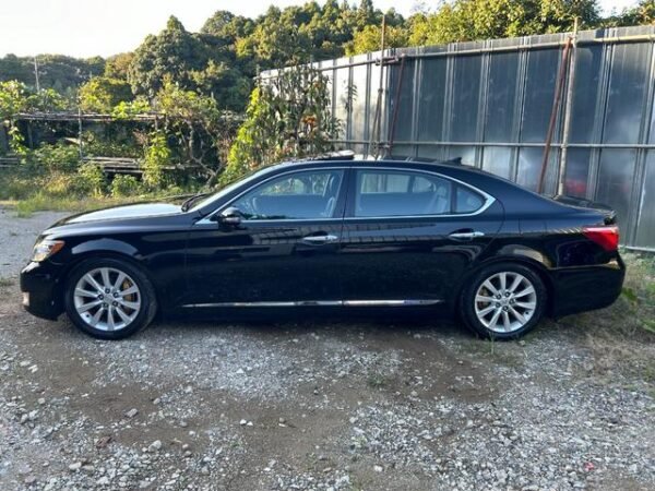 LEXUS LS460 - Image 4
