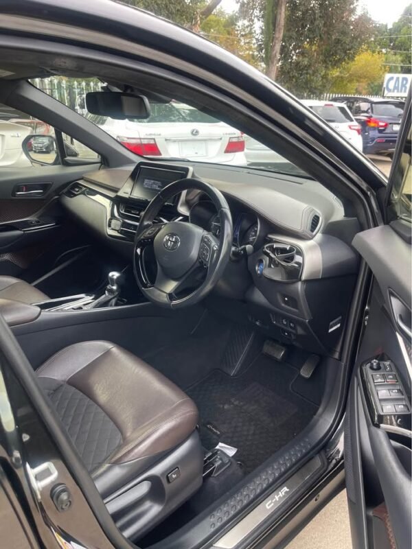 TOYOTA CHR-HYBIRD - Image 3
