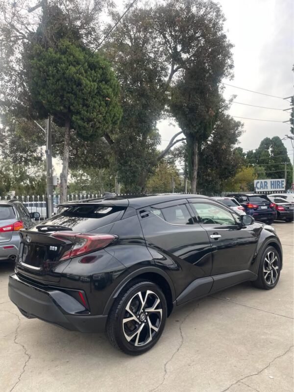 TOYOTA CHR-HYBIRD - Image 7