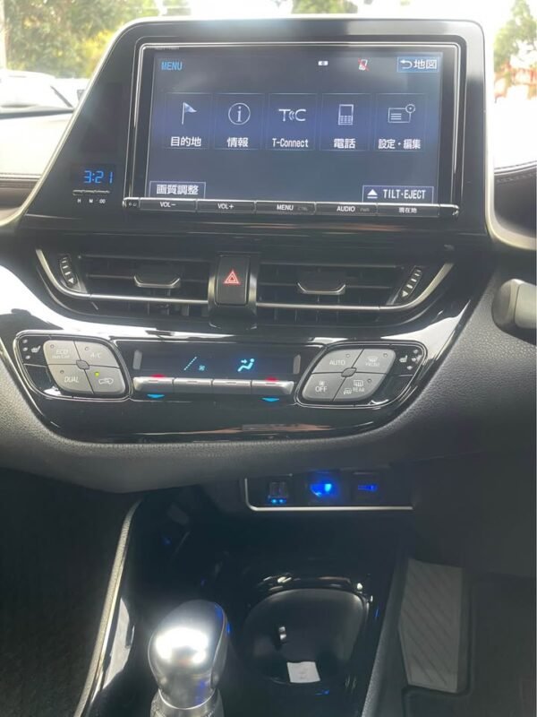 TOYOTA CHR-HYBIRD - Image 6