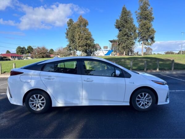 PRIUS PHV-PLUG IN HYBIRD - Image 3