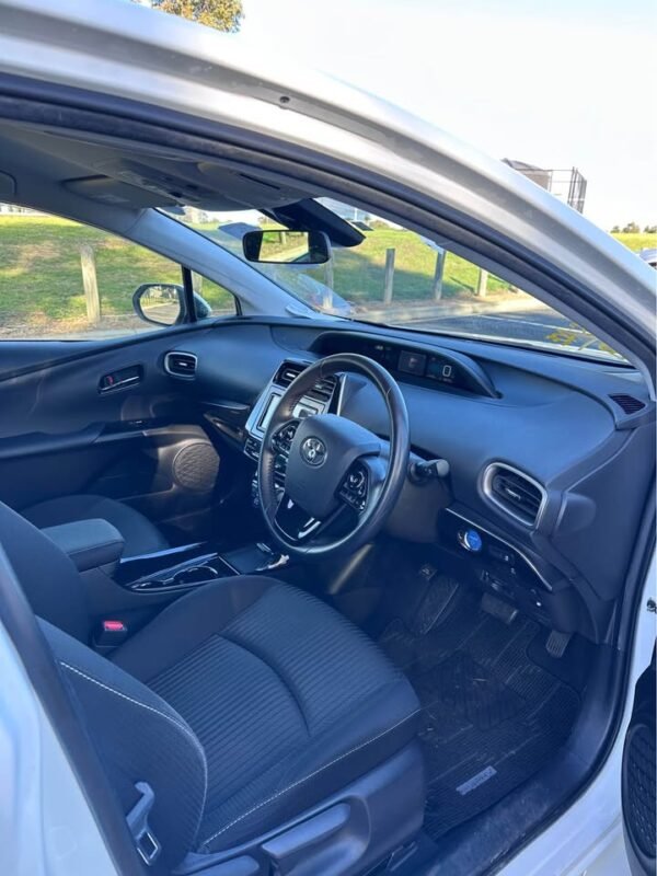 PRIUS PHV-PLUG IN HYBIRD - Image 8